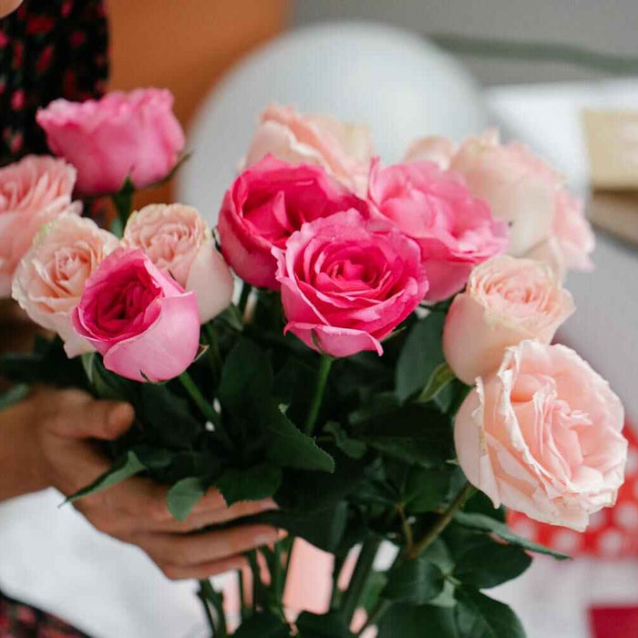 flowers and gifts; creating a memorable gift experience; scented candle gifts