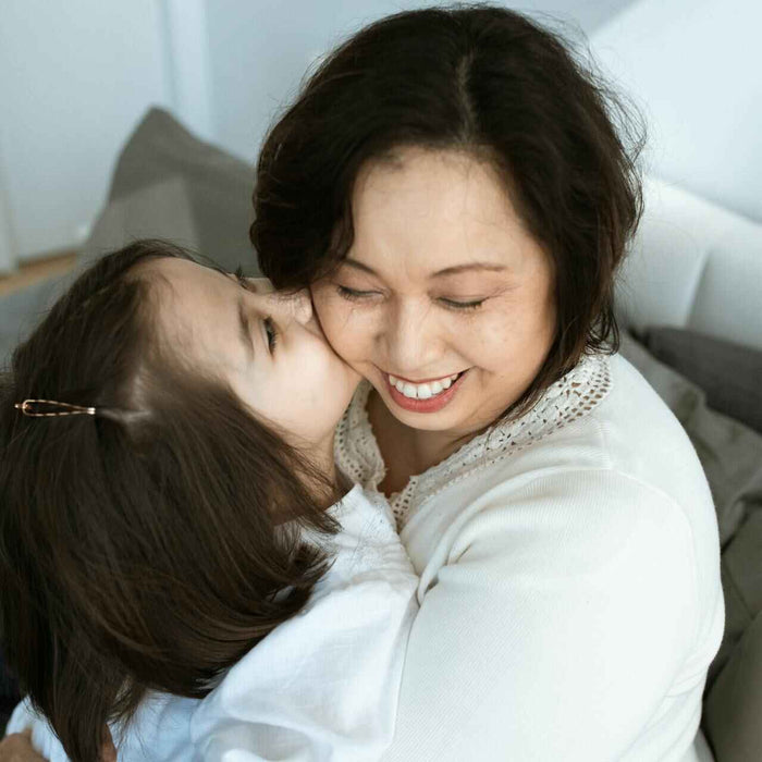 kissing mom; mother's day gift ideas; scented candles as mother's day gift